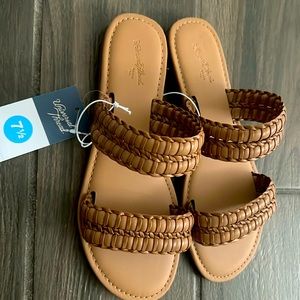 NWT universal thread sandals 7.5